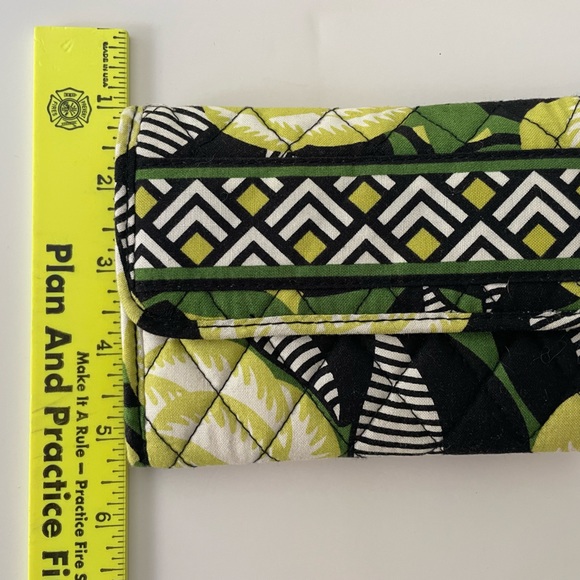 Vera Bradley La Neon Rose Euro Wallet Trifold Green Black Chartreuse Floral - Picture 7 of 7